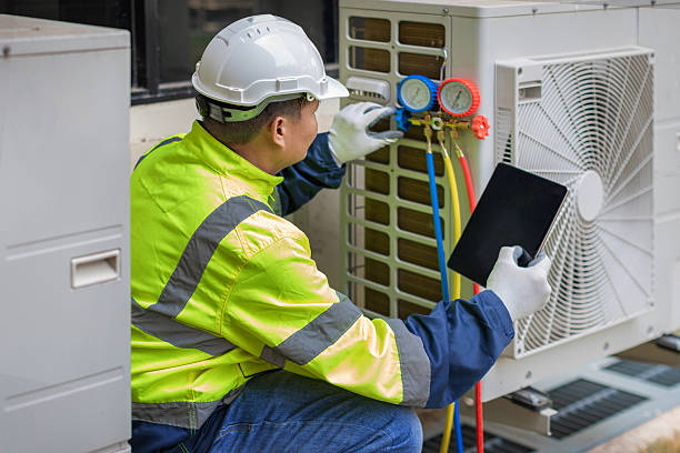Professional Hvac technician working in Pelahatchie, MS